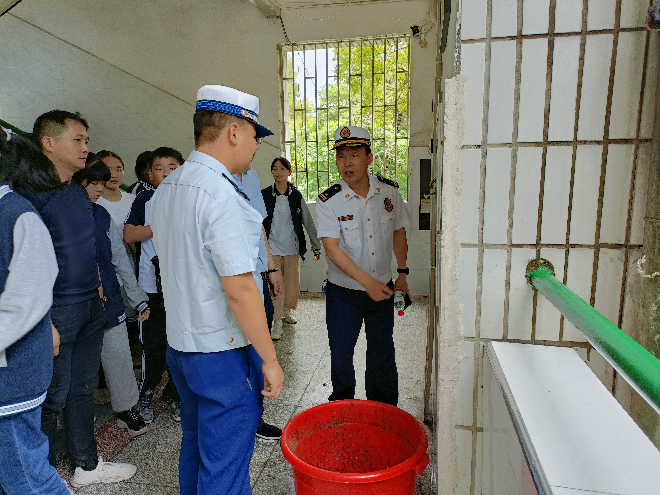 大祥区消防救援大队对高考考点开展消防安全检查，为学子筑起安全“防火墙”(图4)